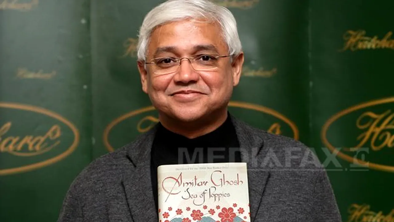Renumitul scriitor Amitav Ghosh şi-a anulat vizita în România. El susţine că a fost insultat de un consul român