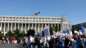 Thousands Gather To Protest In Romanian Capital As Govt Faces Confidence Vote