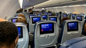 O femeie ar fi putut lua coronavirus din toaleta avionului. Cazul le-a ridicat semne de întrebare epidemiologilor
