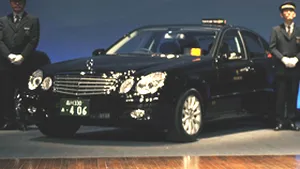Limuzine Mercedes şi maşini Ford pentru participanţii la summit-ul NATO de la Bucureşti