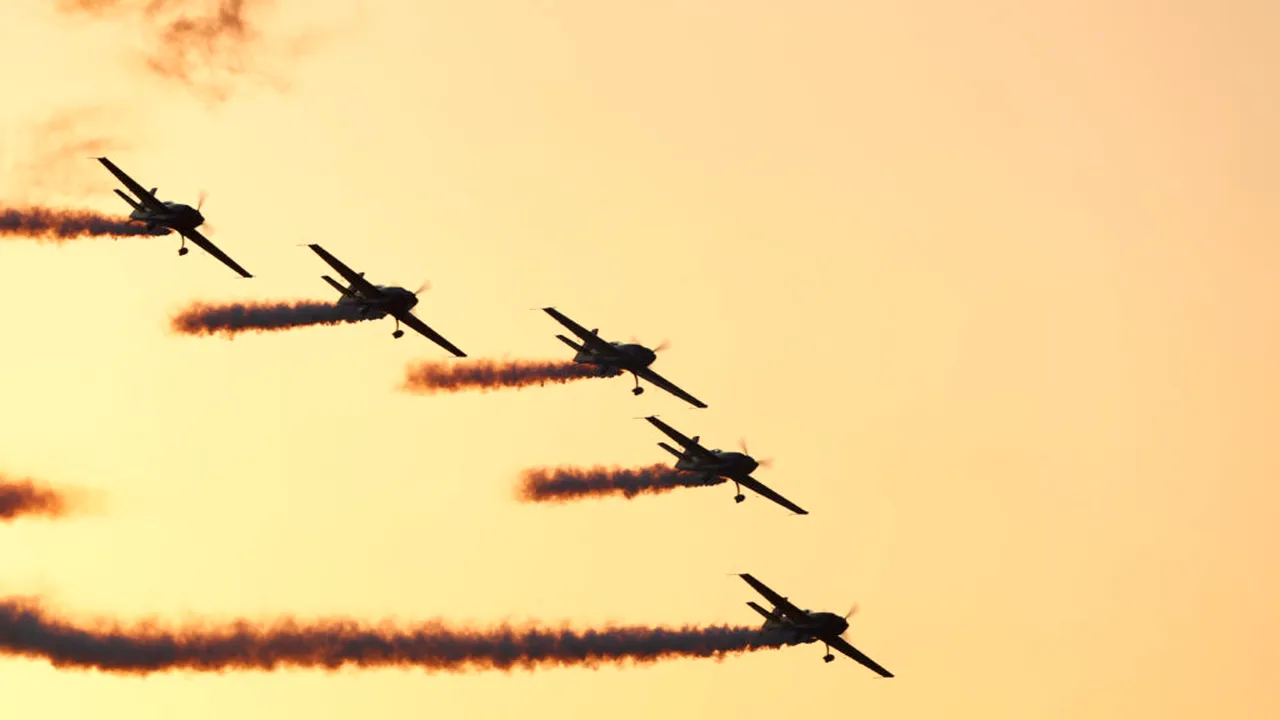 Spectacol aviatic la București. BIAS 2026 aduce avioane de luptă și formații celebre de acrobație. Peste 200 de participanți pe Aeroportul Băneasa