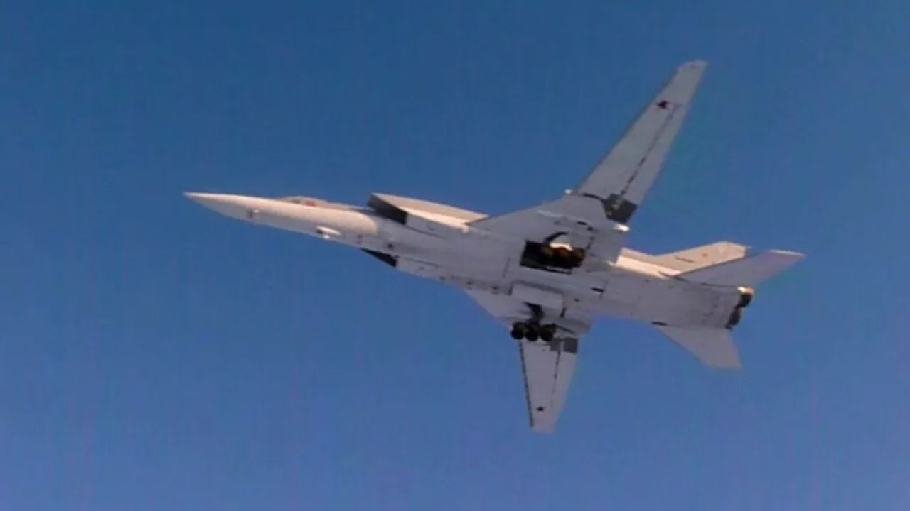 Bombardiere strategice ruse TU-22M3 au patrulat deasupra Mării Negre, escortate de avioane de vânătoare