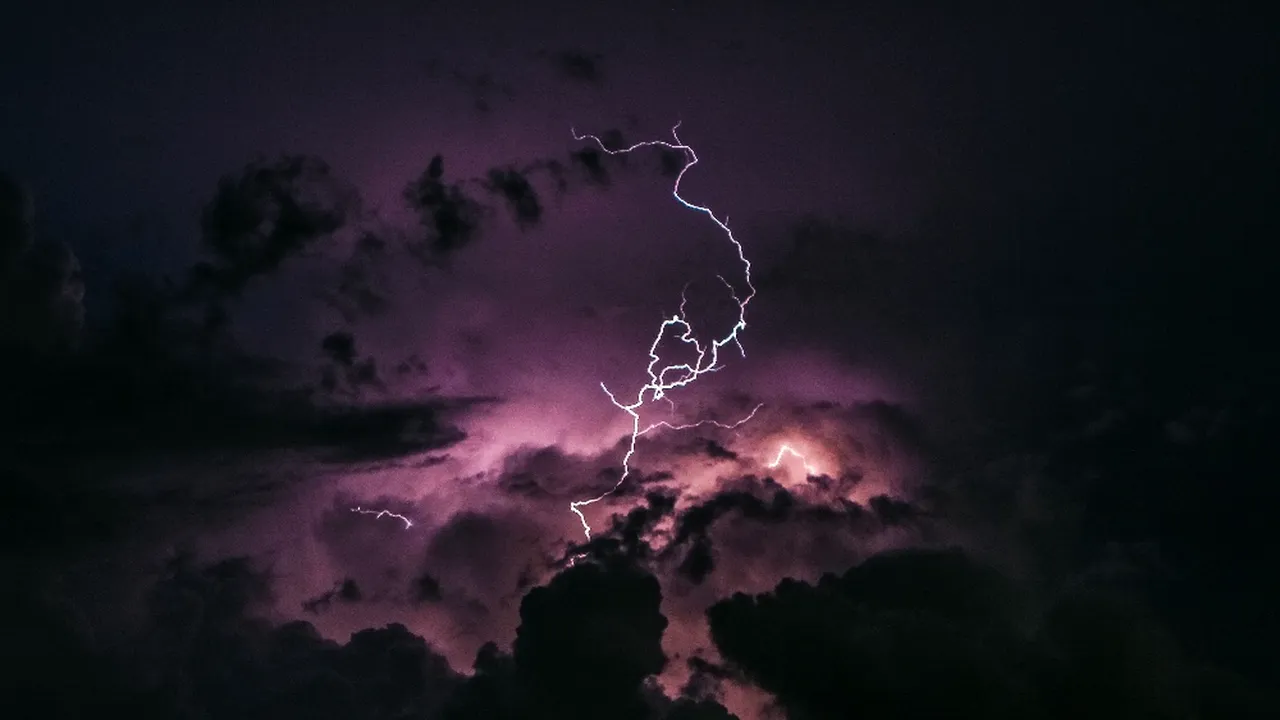 Vremea se strică în cea mai mare parte a ţării. Urmează o perioadă cu instabilitate atmosferică