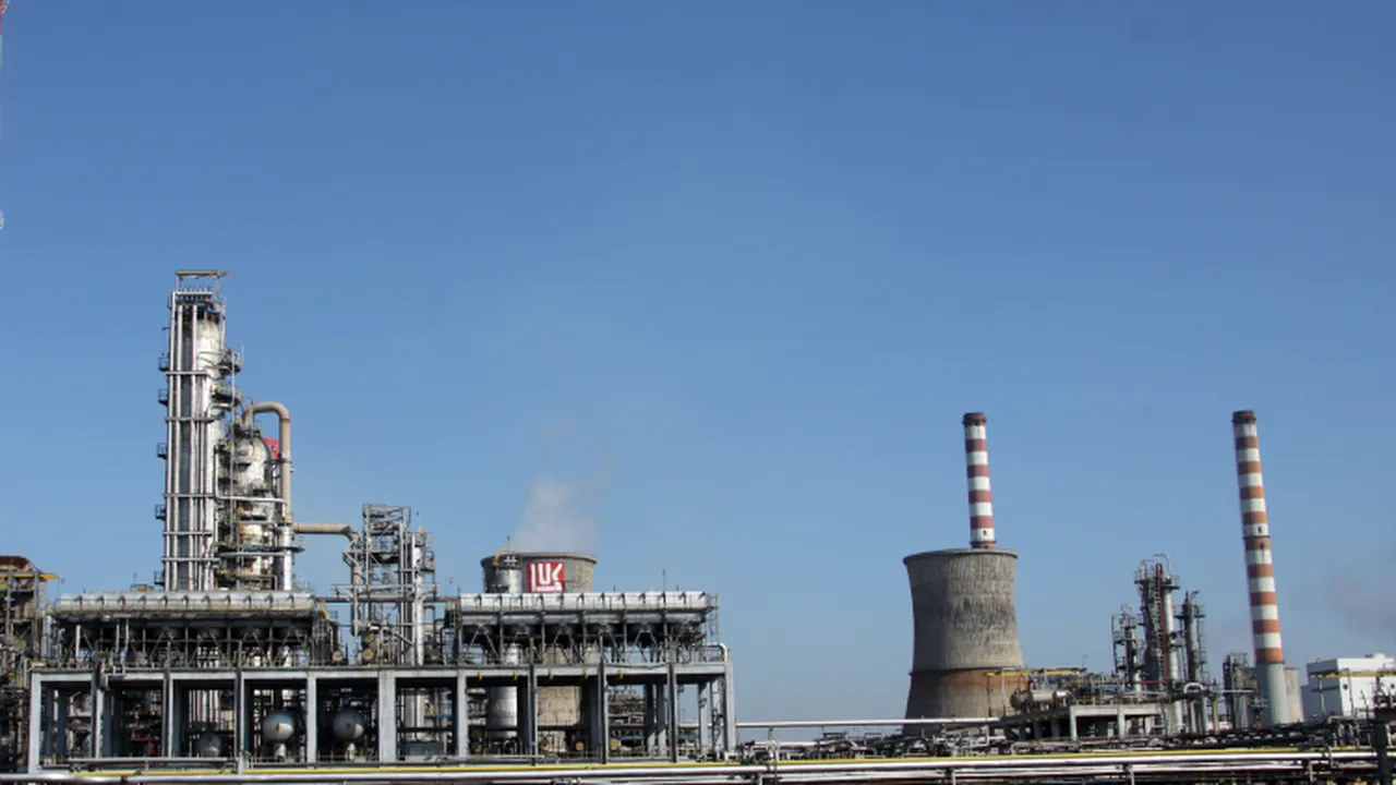 Șeful Petrotel-Lukoil confirmă că gigantul petrolier a solicitat autorităților americane emiterea unei licențe specifice pentru repornirea rafinăriei. Argumentele oficiale
