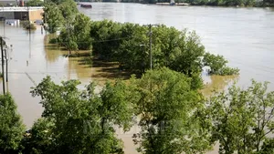 Autorităţile din Marea Britanie au emis sute de alerte de inundaţii