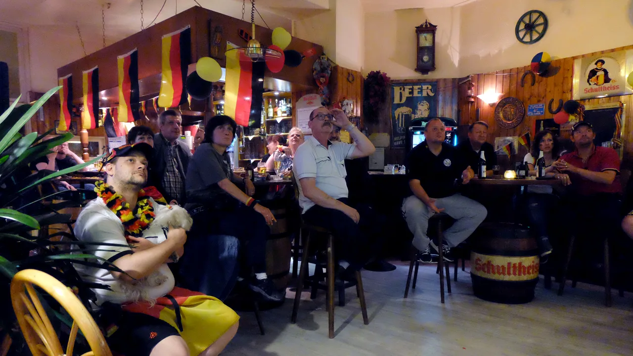 Proprietarii de pub-uri din Germania vor boicota difuzarea meciurilor de la Cupa Mondială din Qatar