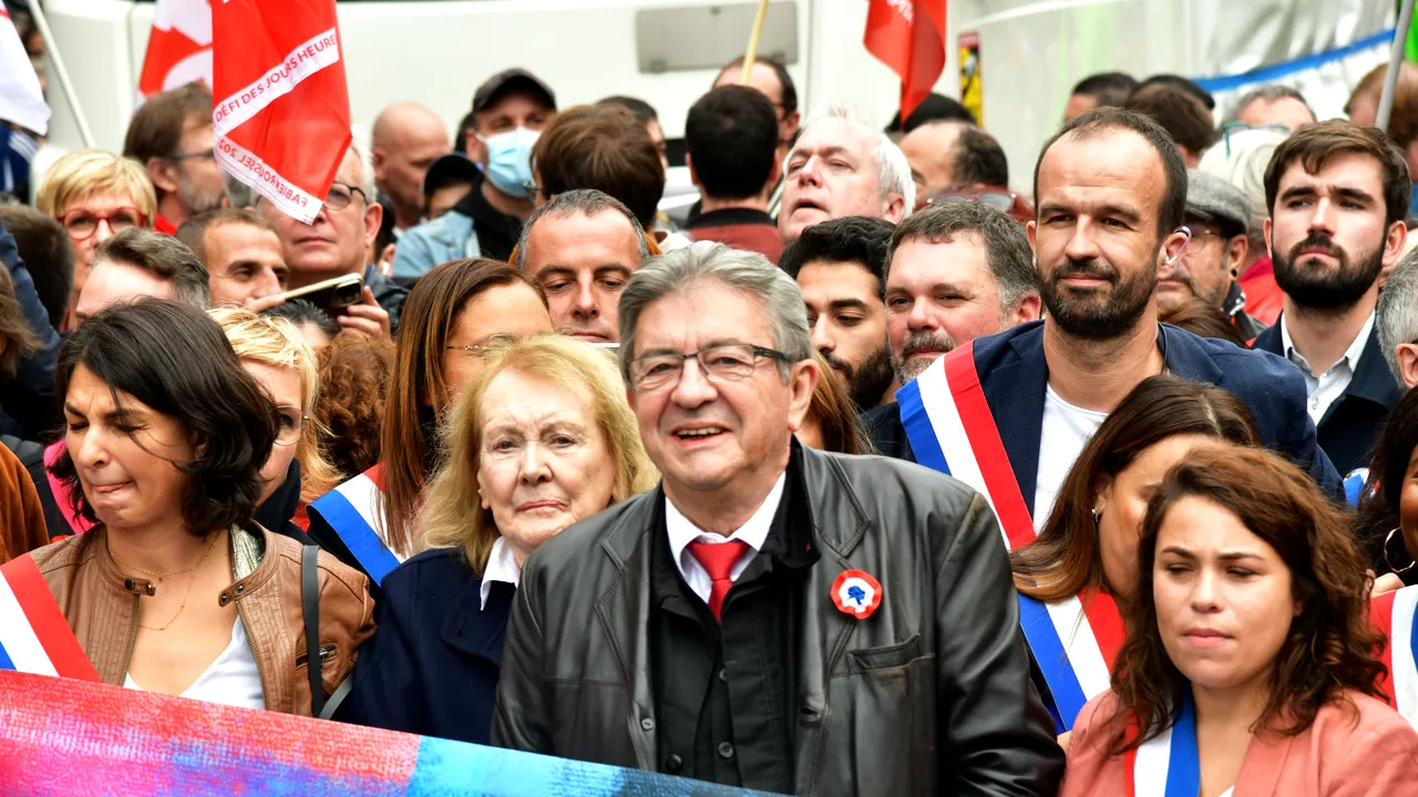 Franţa este zguduită de grevele din industria carburanţilor. Francezii de stânga se plâng de creşterea costurilor vieţii