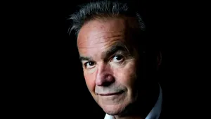 Celebrul regizor Nick Broomfield vine la Astra Film Festival cu un film despre Leonard Cohen

