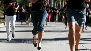 Întrecere în pantofi cu toc, între franţuzoaice şi britanice