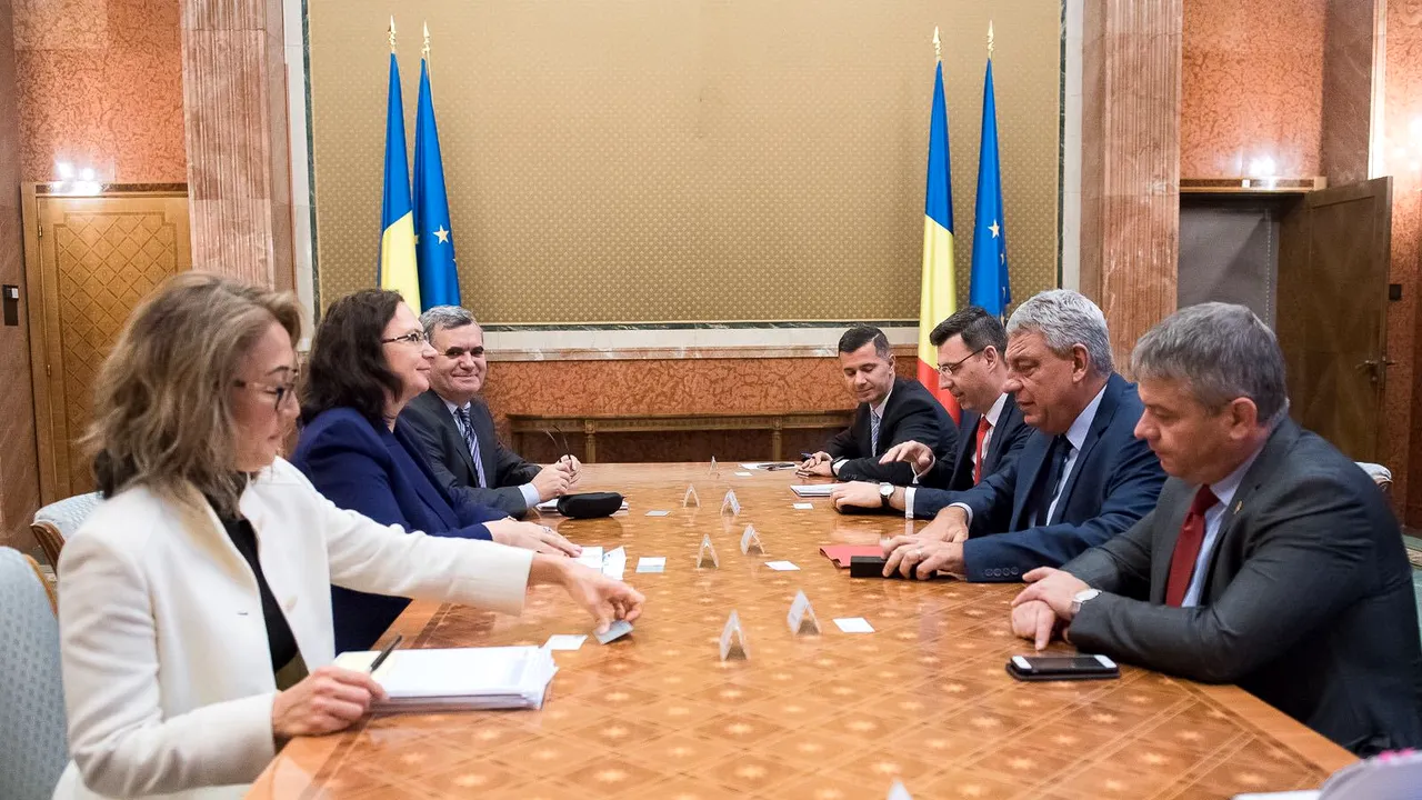 FOTO | Premierul Tudose s-a întâlnit cu delegaţii ale FMI şi Băncii Mondiale: Am chemat FMI pentru a le oferi cifrele oficiale. Pe ultimele două le-au cam greşit/ Dragnea exclude varianta unui împrumut