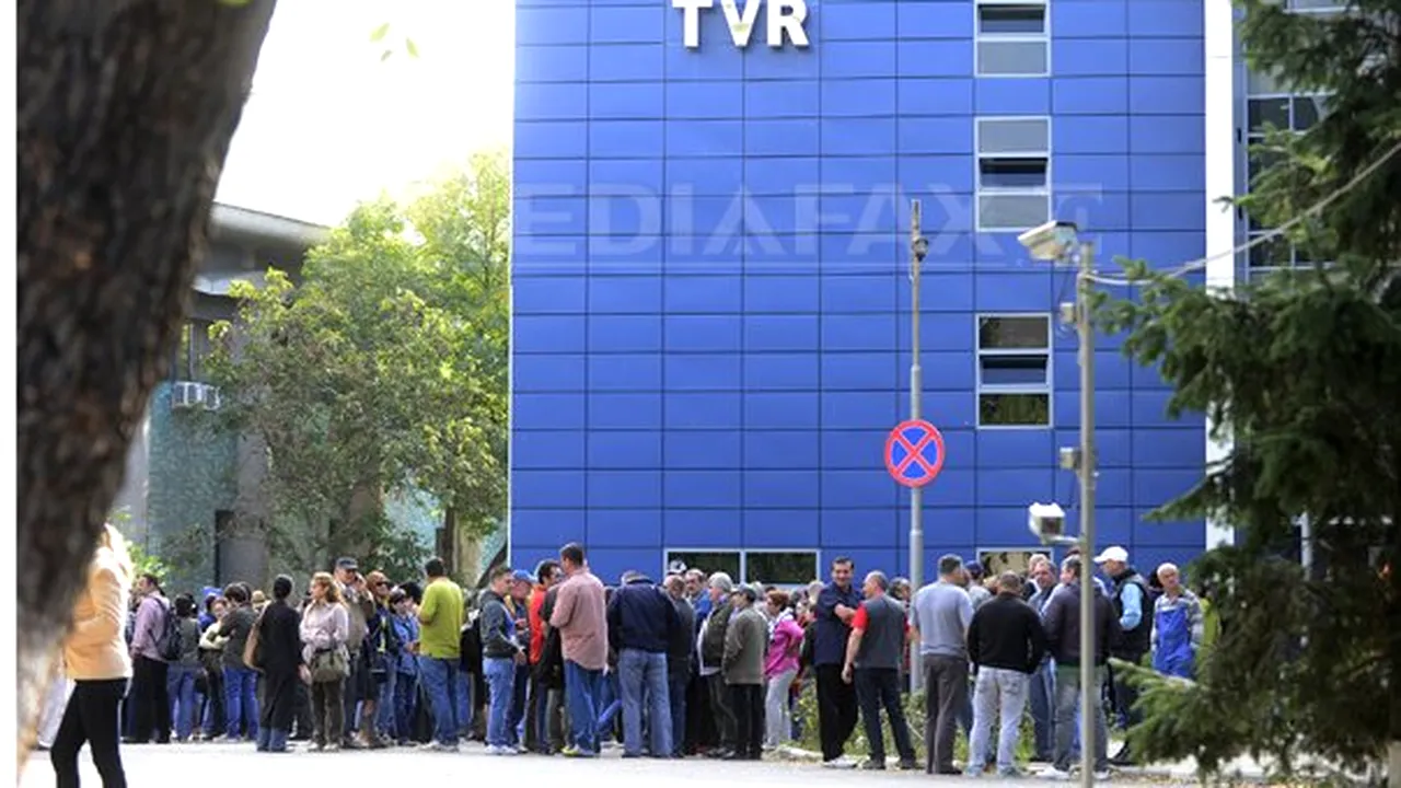 Un nou protest în faţa sediului TVR: Câteva sute de angajaţi ai postului manifestează împotriva concedierilor colective