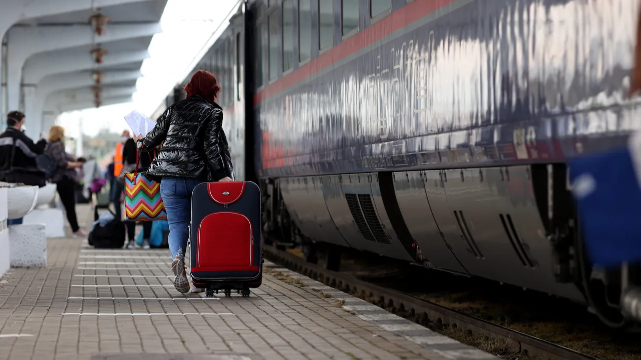 Circualţia trenurilor, perturbată, joi dimineaţa, pe raza Regionalei Craiova