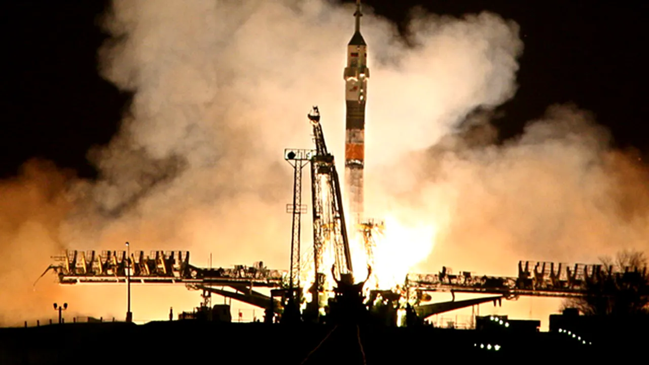 O capsulă Soyuz, cu trei astronauţi la bord, lansată către Staţia Spaţială - GALERIE FOTO