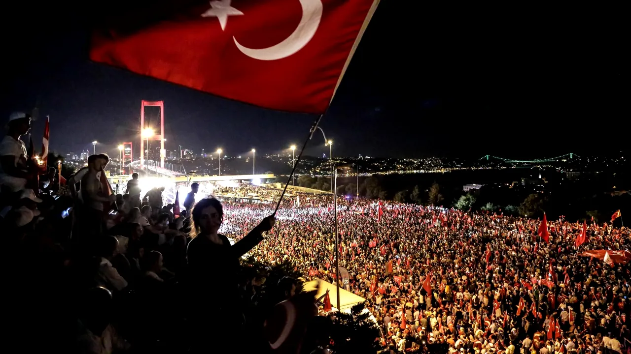 Un angajat al consulatului Statelor Unite la Istanbul a fost arestat preventiv, fiind acuzat de terorism şi spionaj