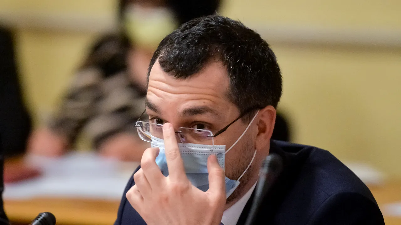 O nouă posibilă moţiune simplă împotriva lui Vlad Voiculescu