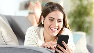 Puterea râsului se şi învaţă. Despre umor şi comedie, cu scenaristul Vlad Trandafir