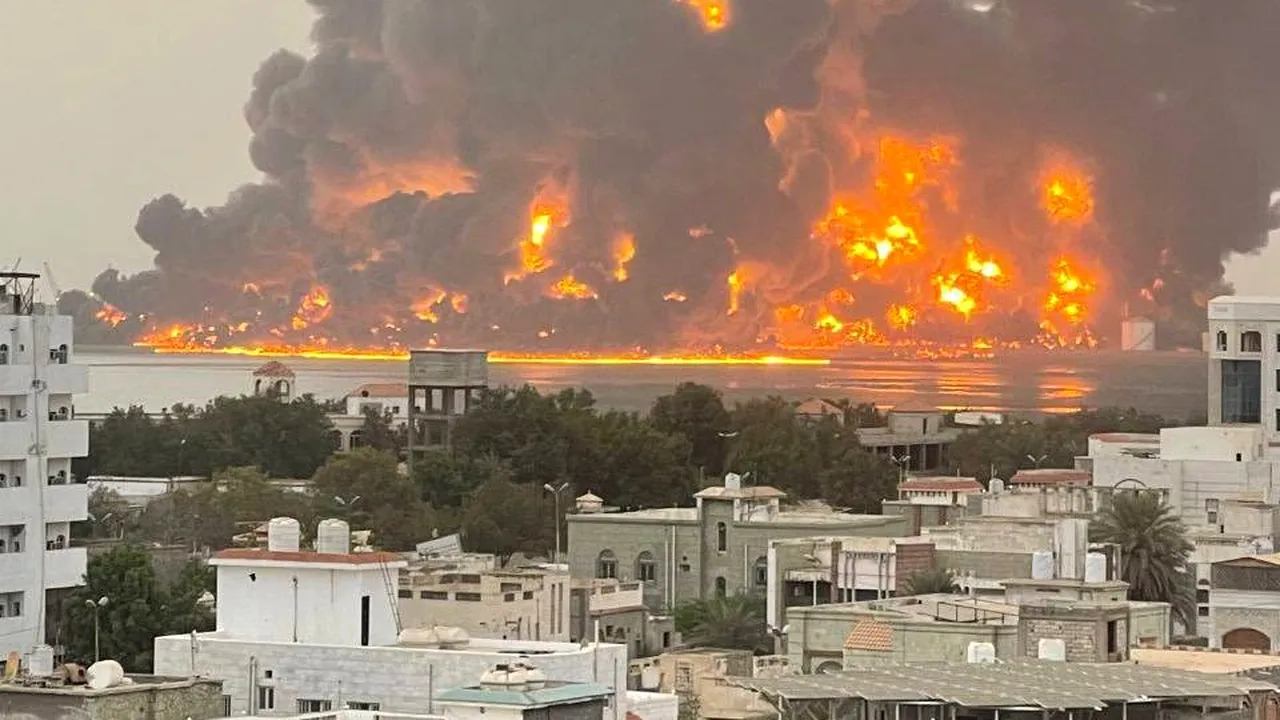 Operaţiunea israeliană „Outstretched arm”. Israelienii au folosit avioane F-35 şi F-15 în atacul asupra portului yemenit Al Hodeida. Este cel mai complex şi îndepărtat atac al Israelului