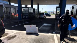 Moraviţa: 17 poliţişti de frontieră şi contrabandişti arestaţi preventiv după descinderi