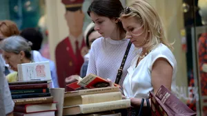 Vânzări şi furturi în librării. Top jocuri şi arome de ceai. Superlativele 2016, în viziunea Mediafax