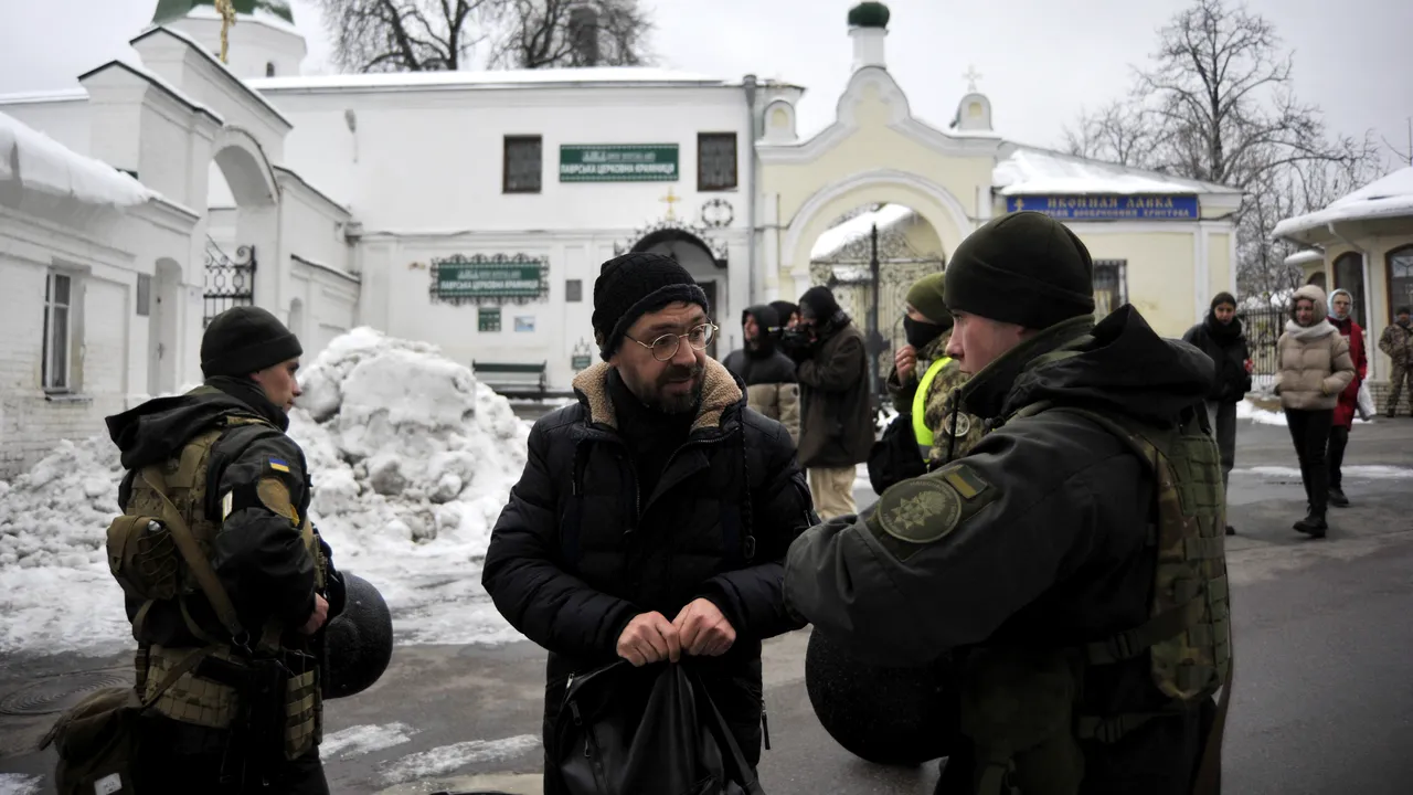 Serviciul de Securitate al Ucrainei a luat cu asalt o mânăstire istorică. Razia viza colaboratorii ruşi