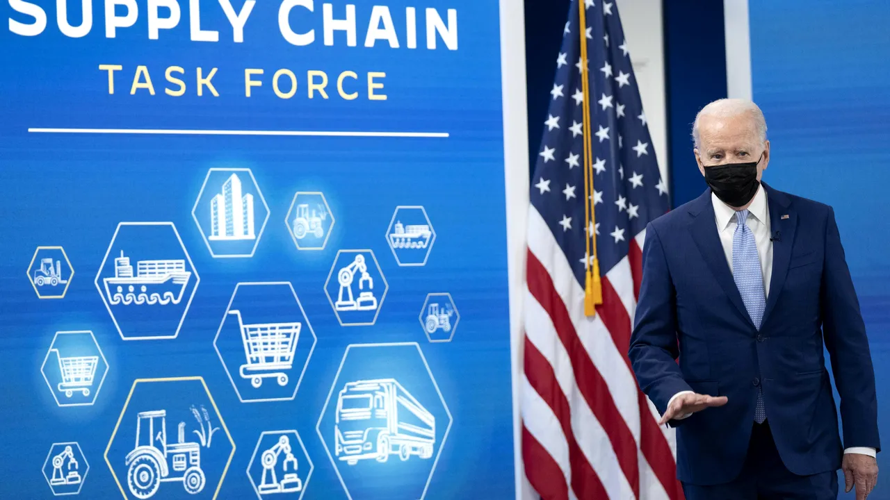 Joe Biden constată progrese în funcţionarea reţelelor de aprovizionare şi în stabilizarea inflaţiei 
