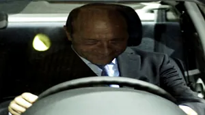 SRI: Autoturismul lovit de Băsescu era în misiune legată de summit