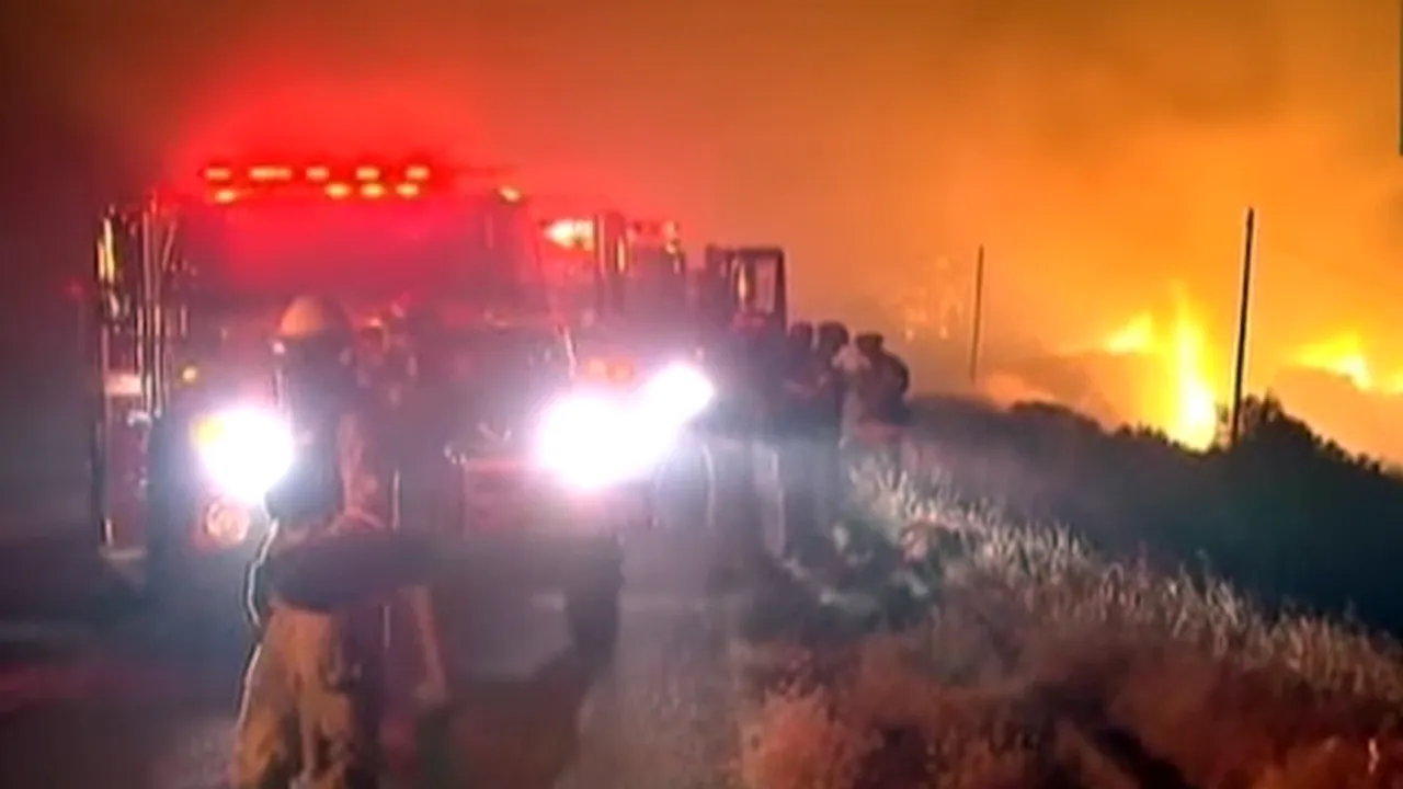 Cel puţin 650 de persoane, evacuate în vestul SUA, din cauza unui incendiu de vegetaţie - VIDEO