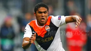 Bayern Munchen l-a achiziţionat pe mijlocaşul brazilian Douglas Costa