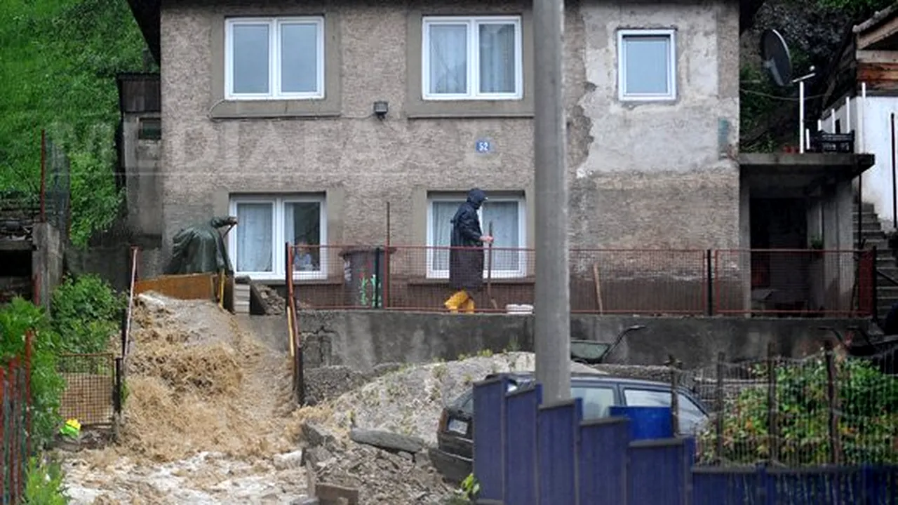 INUNDAŢIILE DIN BALCANI: Bilanţul - 45 de morţi. Peste un sfert din populaţia Bosniei-Herţegovina este afectată. Cursă contracronometru la Belgrad: 