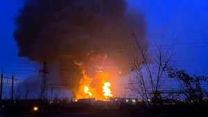 Momentul în care un depozit de combustibil a luat foc în oraşul rusesc Belgorod, de lângă graniţa cu Ucraina VIDEO