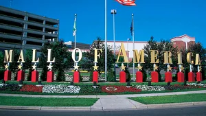 Cum arată cel mai aglomerat mall din SUA. Oamenii se cazează la hotel pentru a avea timp să-l viziteze - GALERIE FOTO