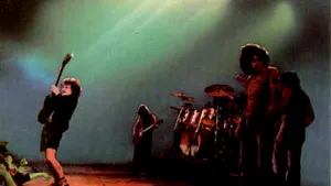 AC/DC pleacă în primul turneu mondial din ultimii 7 ani (Galerie Video)