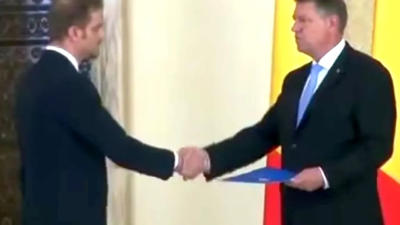 Băsescu comentează reacţia celor din PSD la ieşirea lui Laufer: Au „profitat de tinereţea lui”. Ştefănescu a admirat discursul tânărului fost ministru | FOTO