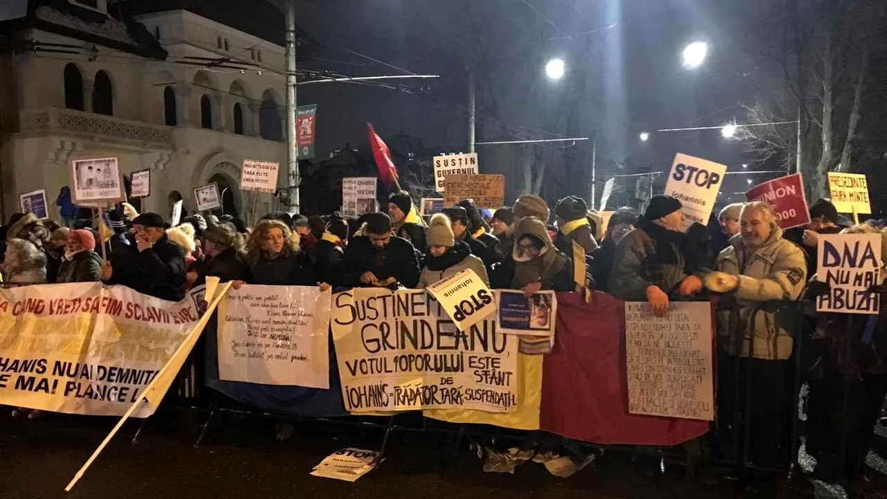 GALERIE FOTO, VIDEO A şasea zi de proteste la Palatul Cotroceni: 