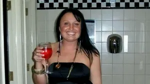 Petrecere cu final şocant: O tânără mamă a fost ucisă pentru că le-a cerut vecinilor să dea muzica mai încet