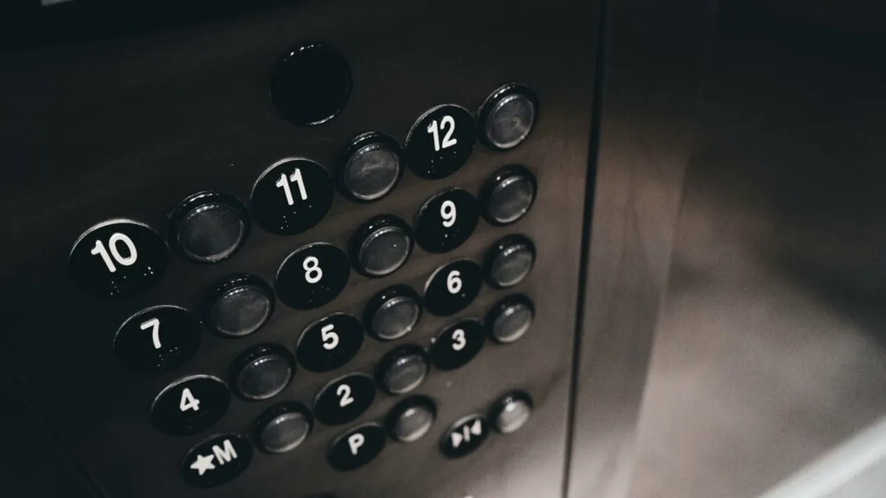 16 persoane, blocate în lifturi la Chișinău în urma penei de curent din Republica Moldova