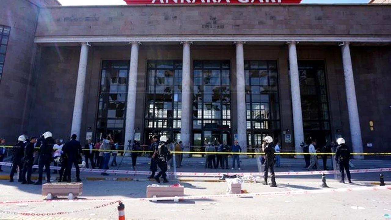 Dublu ATENTAT TERORIST în gara centrală din Ankara: Cel puţin 86 de persoane au murit şi 186 au fost rănite. MOMENTUL deflagraţiei, surprins de camere - FOTO, VIDEO