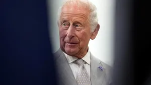 Gest neașteptat al regelui Charles: i-a oferit unei creatoare de pălării un câmp întreg de grâu