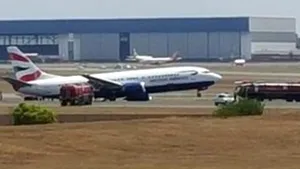 INCIDENT AVIATIC. Trenul de rulare al unui avion s-a rupt la aterizare, în Africa de Sud -  VIDEO