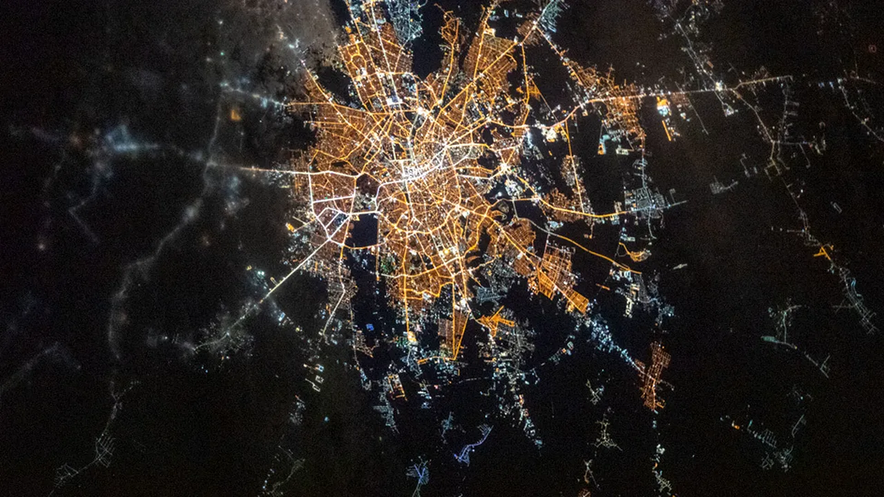 Cum arată Bucureştiul văzut de pe Staţia Spaţială Internaţională. Imaginea publicată de NASA