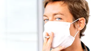 Cum te poţi infecta uşor cu noul coronavirus dacă eşti fumător:  ”Este cea mai interesantă cale de transmitere”