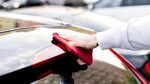 Pungă de plastic pe ștergătorul din spate? Trucul spălătoriilor auto care previne o reparație de mii de lei