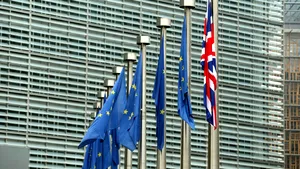 Philip Hammond: Marea Britanie vizează un acord comercial distinct cu UE. 
