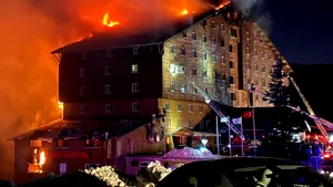 Un dezastru de proporţii. Bilanţul victimelor incendiului din hotelul din Turcia creşte dramatic: sunt cel puţin 66 de morţi