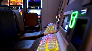 Modelul Slatina. Încă un mare oraș din România vrea să interzică păcănelele