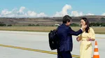 Nicușor Dan publică imagini cu Mirabela Grădinaru înaintea plecării spre New York: cei doi apar sărutându-se pe aeroport