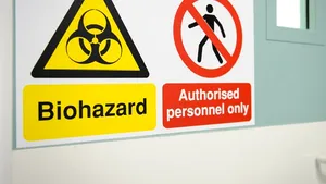 Prima persoană repatriată în Europa după ce s-a infectat cu Ebola a ajuns în Spania. Cum arată avionul care l-a adus acasă în conditii de maximă siguranţă - VIDEO