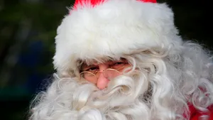 Patru bărbaţi costumaţi în Moş Crăciun au jefuit un magazin de bijuterii în Albania