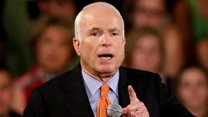 McCain o apără pe Sarah Palin în prima sa apariţie televizată după înfrângerea în alegeri