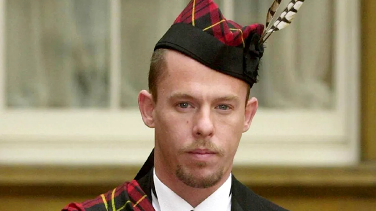 Alexander McQueen a lăsat un bilet înainte să se sinucidă - VIDEO, GALERIE FOTO